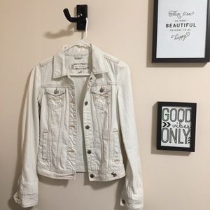 NWOT Abercrombie Junior’s White Jean Jacket Sz XL